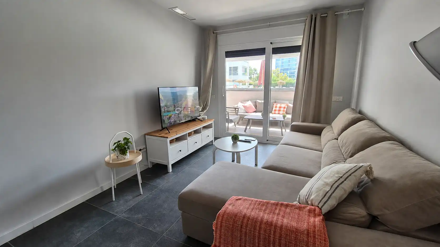 Living room of Ground floor for rent in Marbella  with Air Conditioner, Terrace and Storage room
