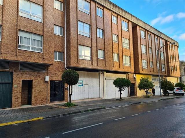 Local comercial en Alquiler en A Malata - Catabois - Ciudad Jardín