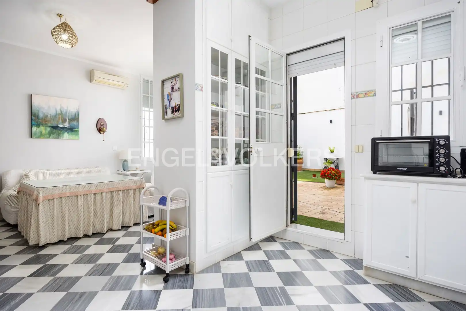 Kitchen of Houses for sale in Sanlúcar de Barrameda  with Air Conditioner, Heating and Private garden