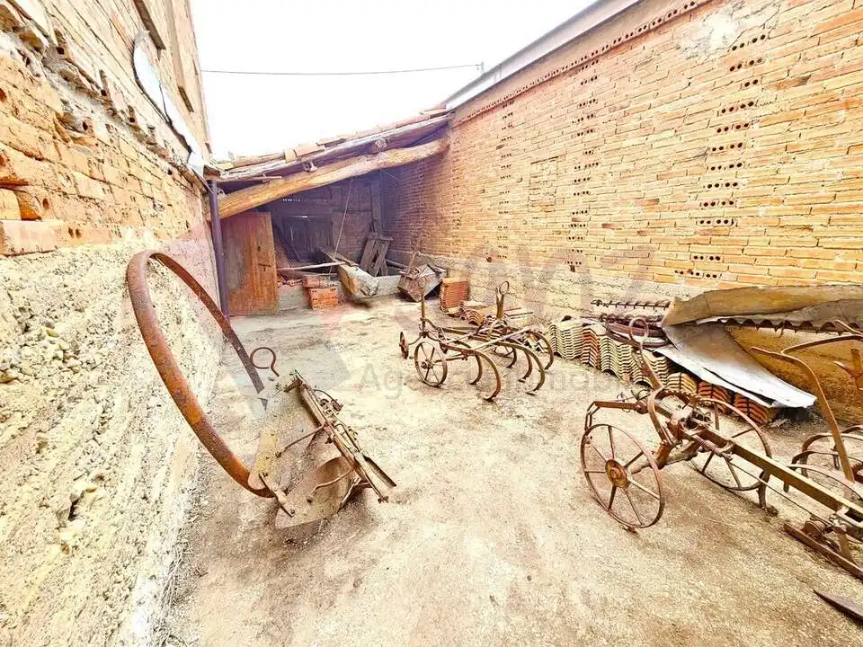 Jardí de Casa o xalet en venda en Cañas amb Terrassa, Traster i Balcó