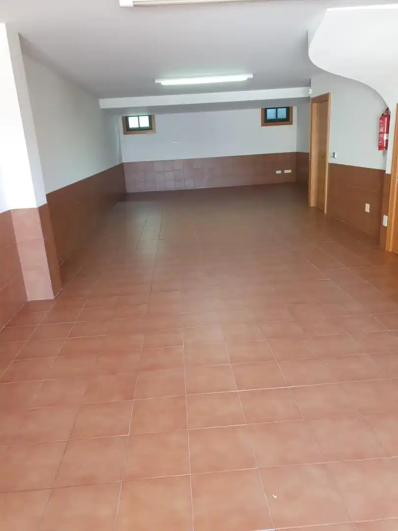 Casa adosada en venda en Vigo  amb Calefacció, Jardí privat i Moblat