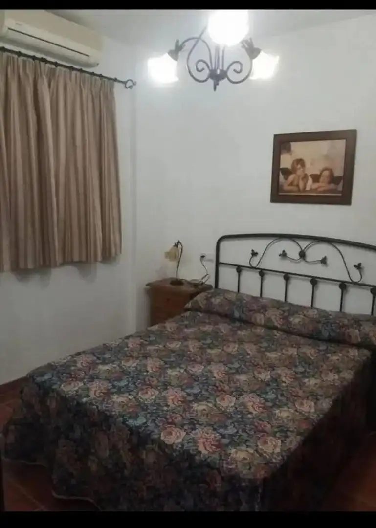 Dormitori de Casa o xalet en venda en Lucena amb Aire condicionat i Piscina