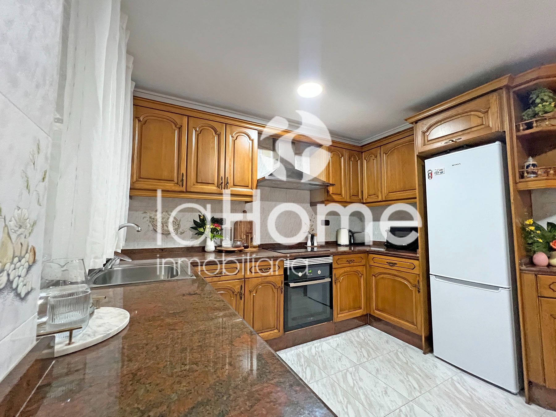Kitchen of Flat for sale in Mislata  with Air Conditioner, Parquet flooring and Oven