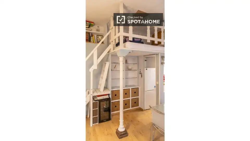 Bedroom of Flat for rent in Madrid  with Air Conditioner, Heating and Furnished
