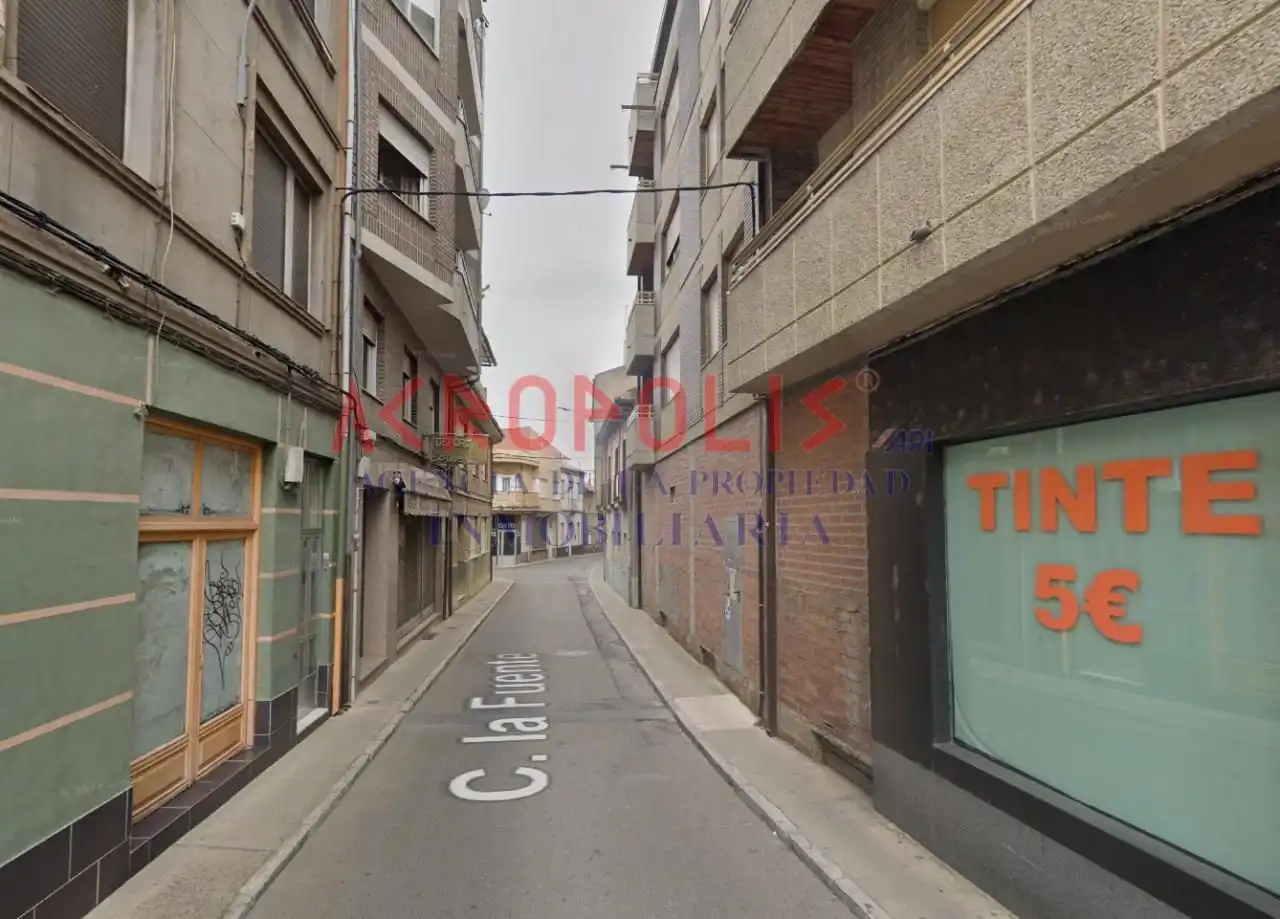 Local comercial en venta en Calle Fuente
