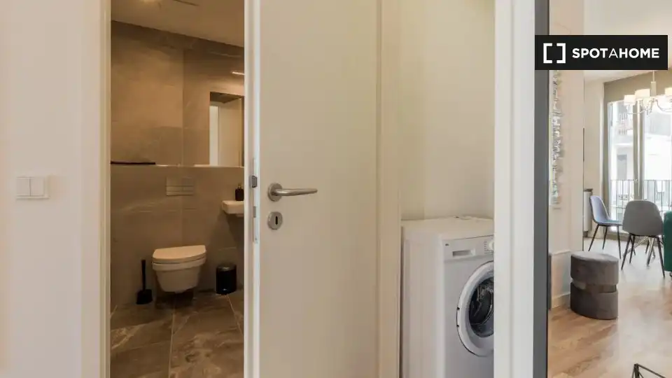 Bany de Apartament per a compartir en Nuñomoral amb Aire condicionat, Terrassa i Moblat