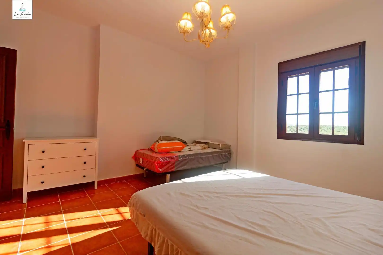 Dormitori de Casa adosada de lloguer en Archidona amb Aire condicionat, Terrassa i Moblat