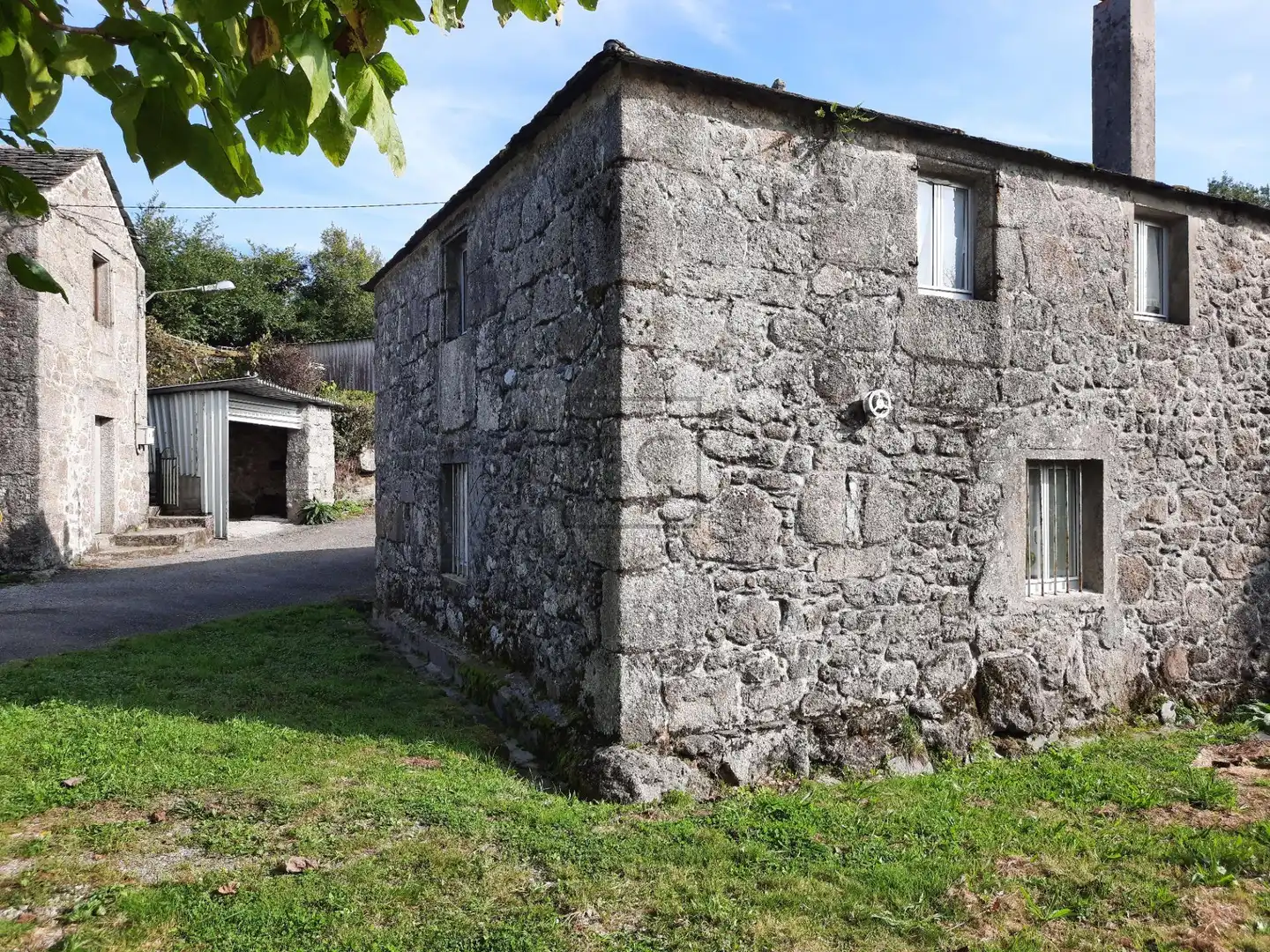 Vista exterior de Finca rústica en venda en As Pontes de García Rodríguez  amb Jardí privat