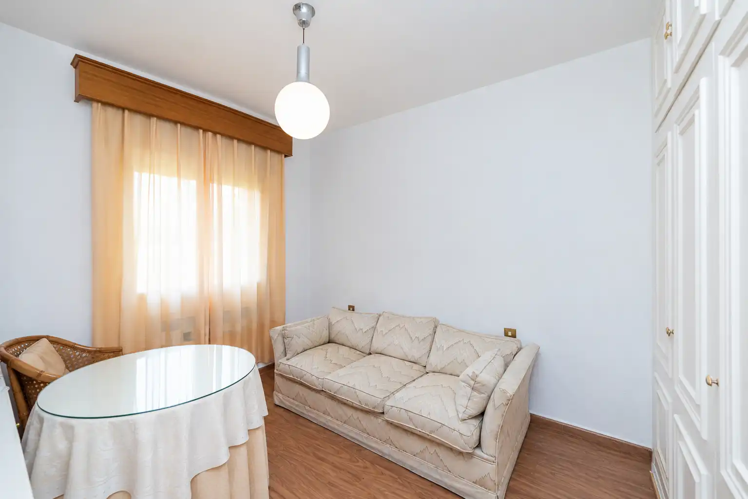 Sala d'estar de Casa o xalet en venda en Pozuelo de Alarcón amb Calefacció, Jardí privat i Terrassa