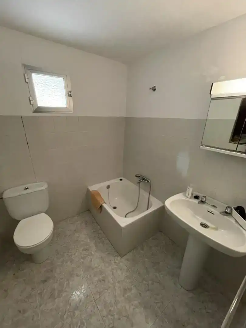 Baño de Piso en venta en Gata con Trastero, Lavadora y Microondas