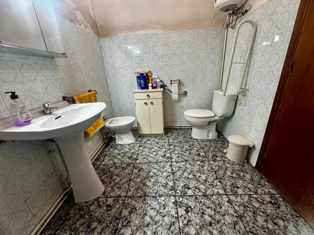 Bathroom of Houses for sale in Crevillent  with Air Conditioner, Terrace and Storage room