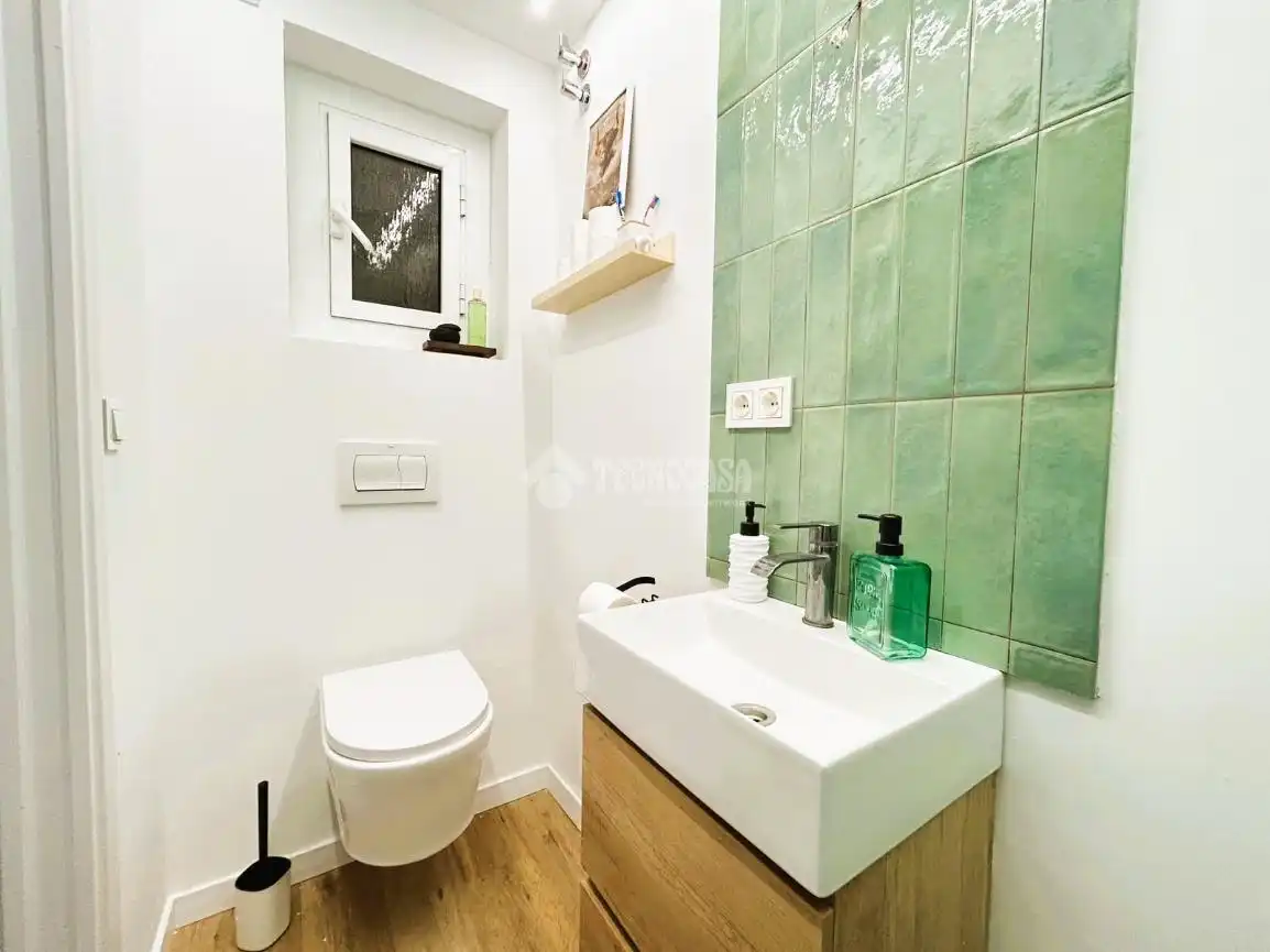 Baño de Piso en venta en L'Hospitalet de Llobregat con Aire acondicionado, Terraza y Amueblado
