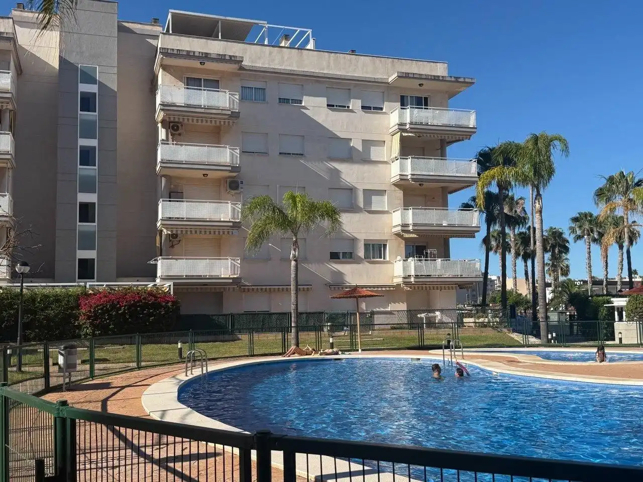 Schwimmbecken von Wohnung zur Miete in Canet d'En Berenguer mit Klimaanlage und Gemeinschaftspool