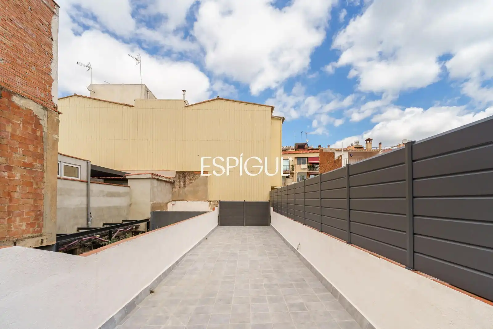Vista exterior de Casa o xalet en venda en Sabadell amb Aire condicionat, Calefacció i Parquet