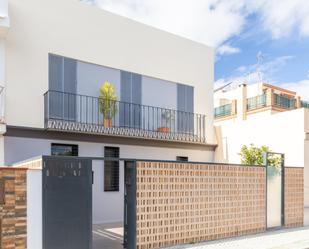 Vista exterior de Casa o xalet en venda en  Sevilla Capital amb Aire condicionat, Calefacció i Terrassa