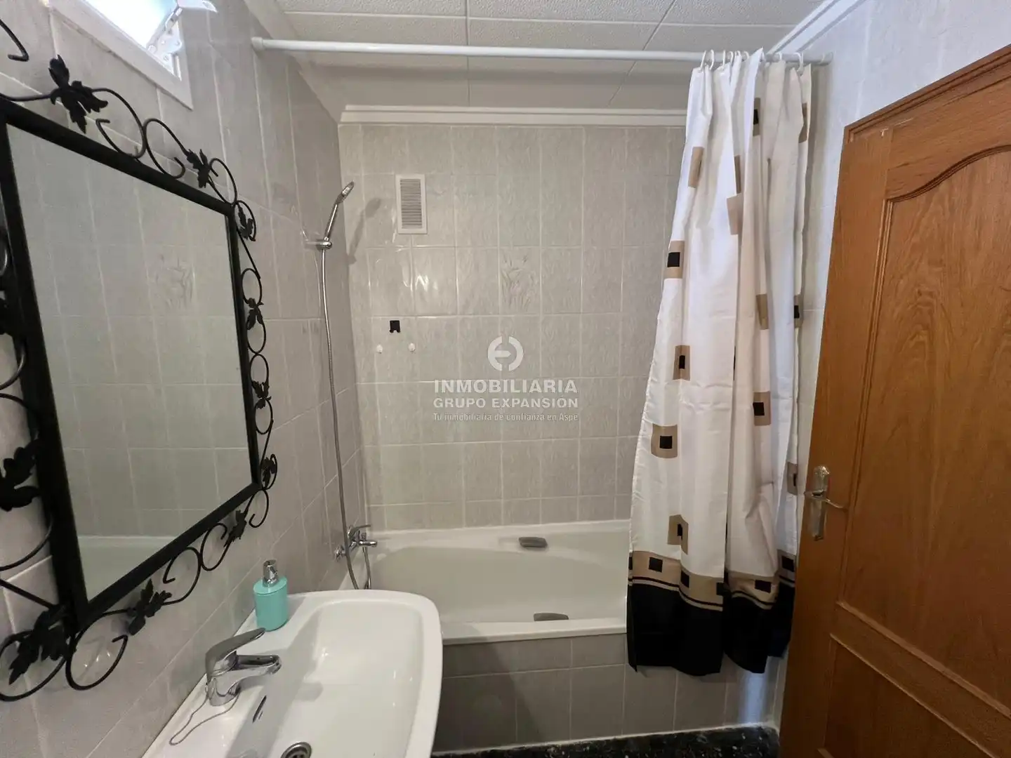 Bathroom of Flat for rent in Aspe  with Terrace, Balcony and Community pool