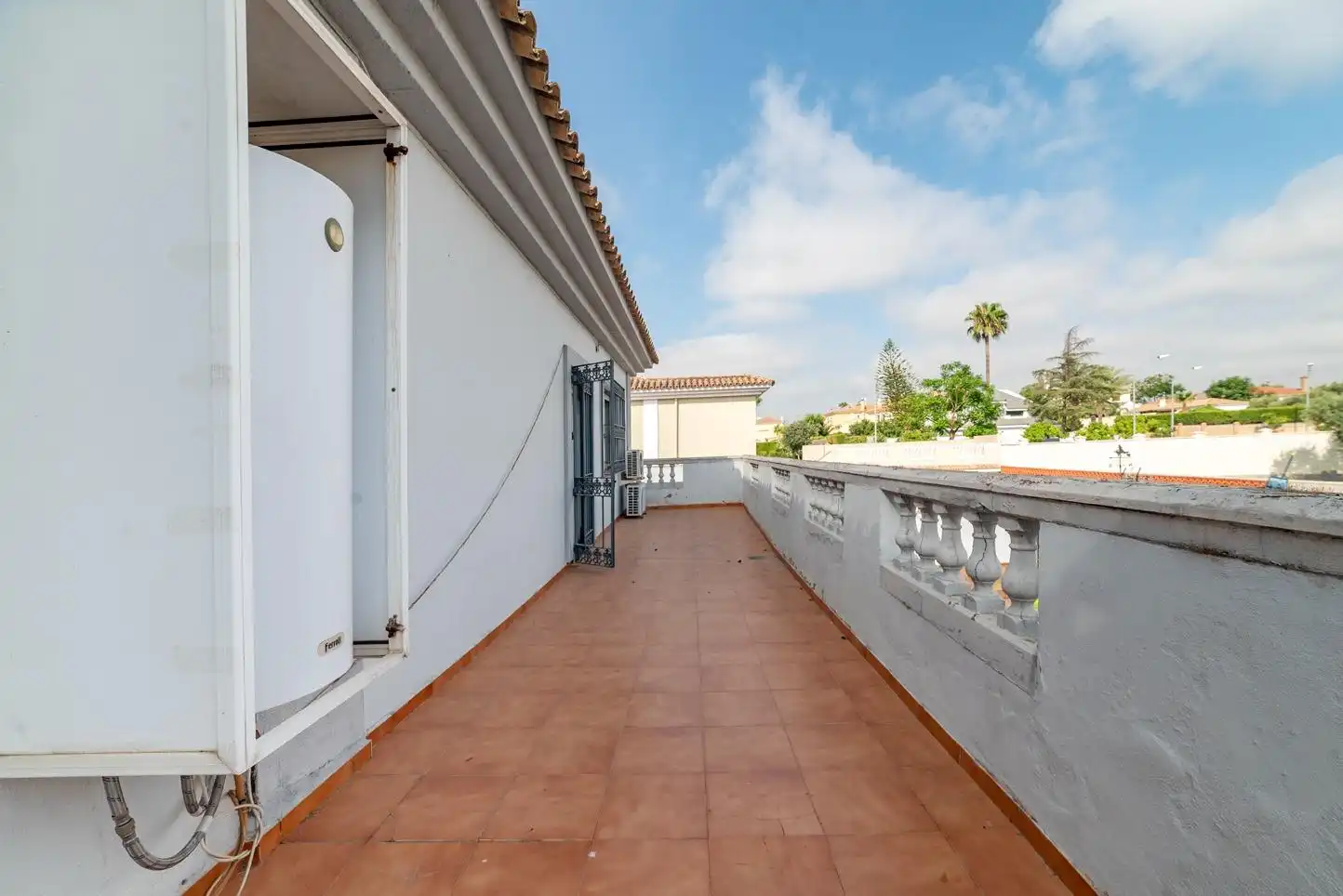Terrassa de Casa o xalet en venda en Montequinto amb Aire condicionat, Jardí privat i Piscina