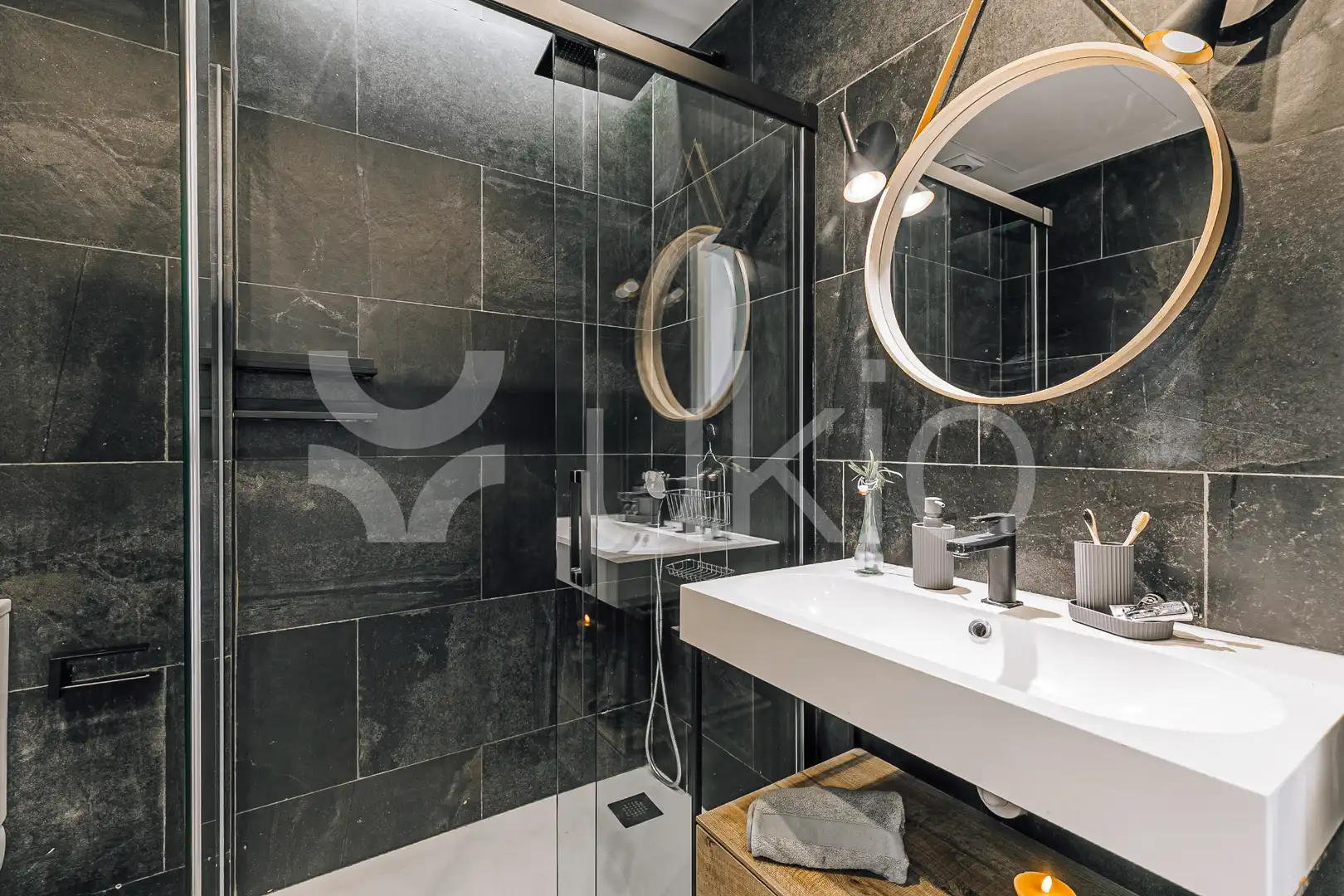 Bany de Apartament de lloguer en Barcelona amb Aire condicionat, Calefacció i Moblat