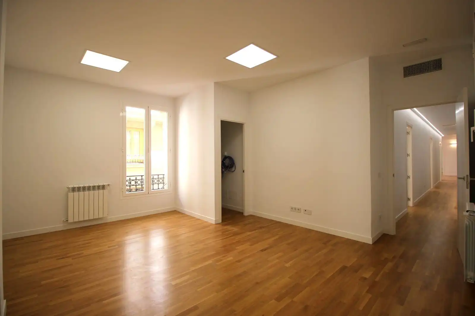 Sala d'estar de Oficina de lloguer en Madrid amb Calefacció
