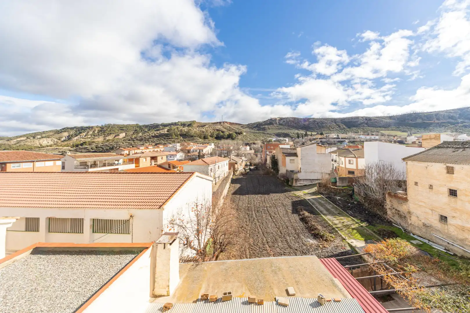 Vista exterior de Casa adosada en venta en La Peza con Balcón