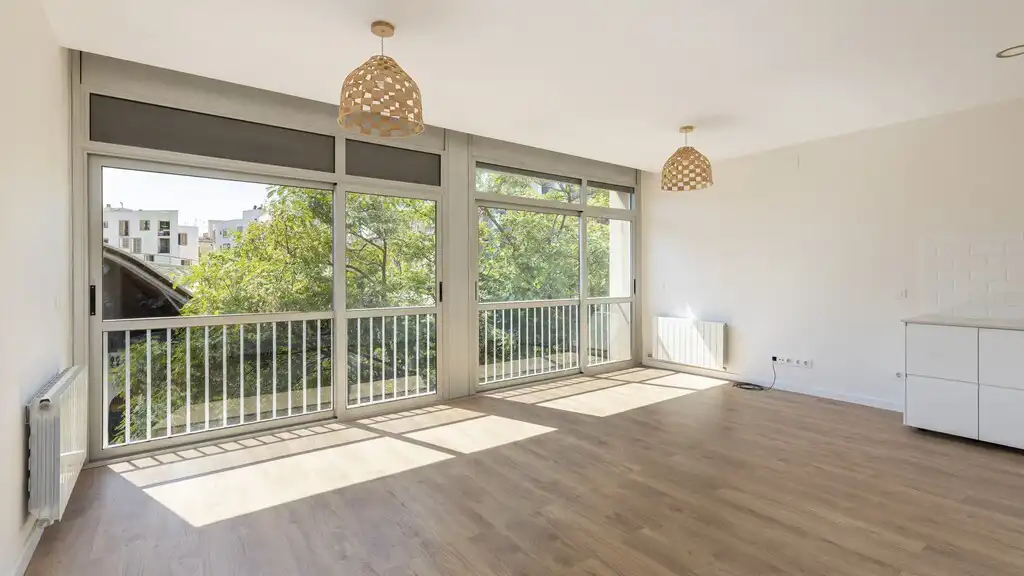 Sala de estar de Apartamento en venta en Barcelona con Aire acondicionado, Parquet y Balcón