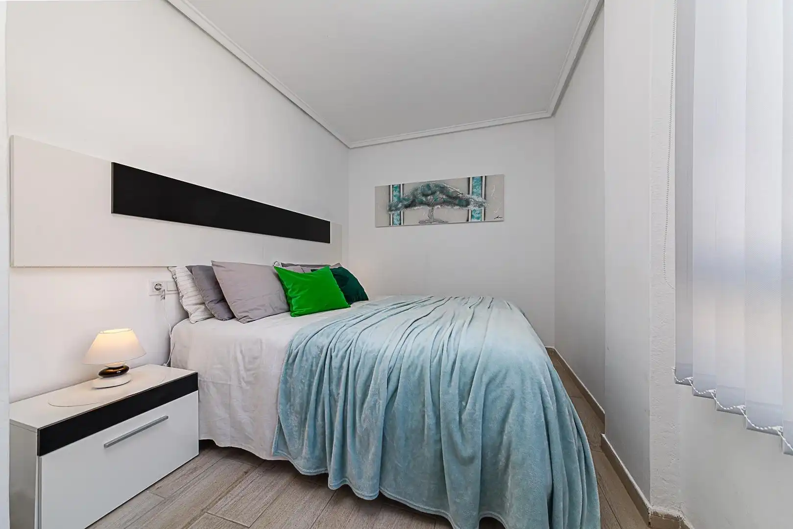 Schlafzimmer von Wohnungen zur Miete in Torrevieja mit Klimaanlage, Terrasse und Möbliert