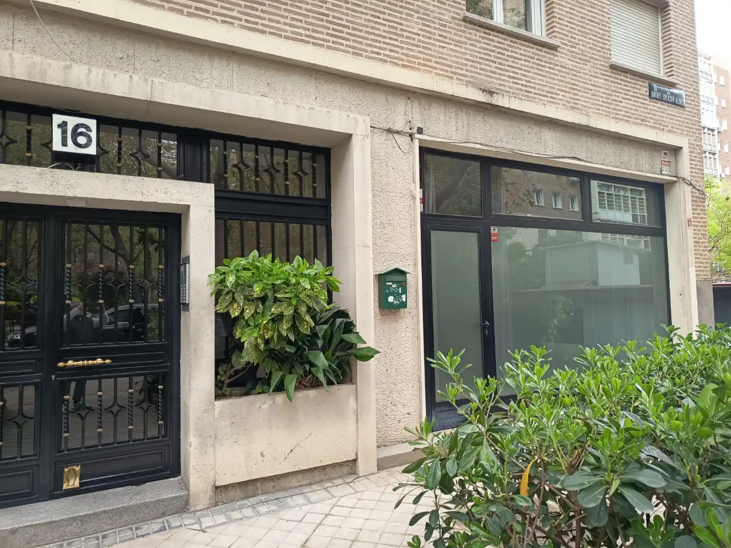 Exterior view of Commercial properties for sale in Madrid
