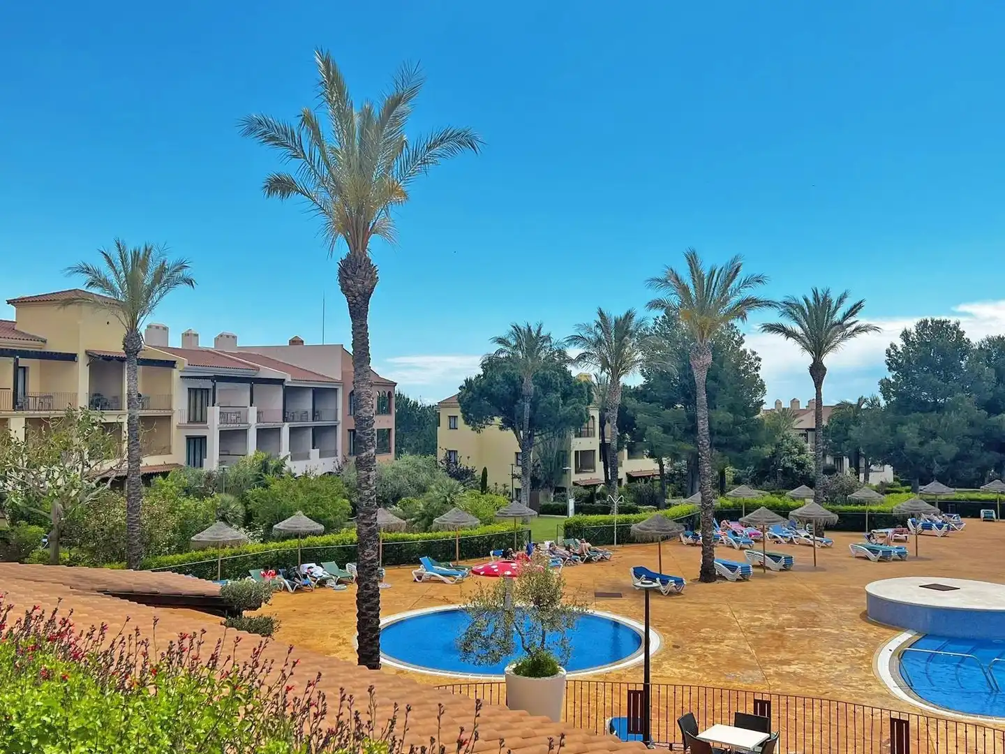 Vista exterior de Apartament en venda en Mont-roig del Camp amb Aire condicionat, Calefacció i Jardí privat