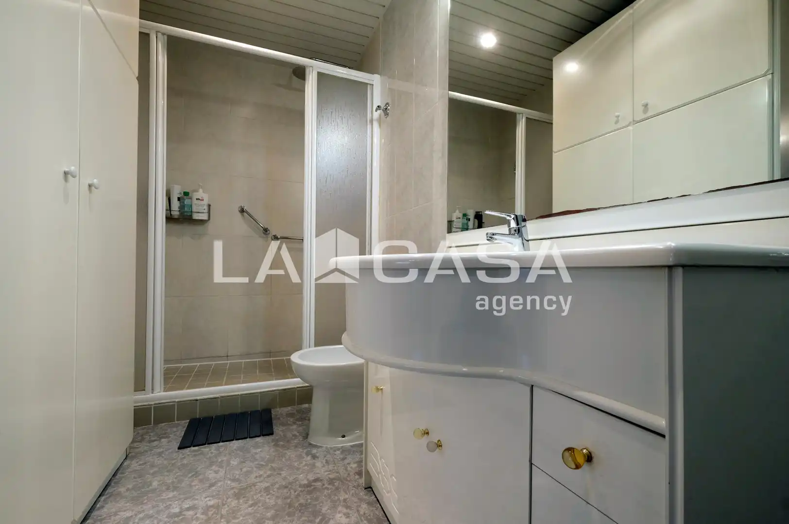 Baño de Piso en venta en Barcelona con Calefacción y Balcón