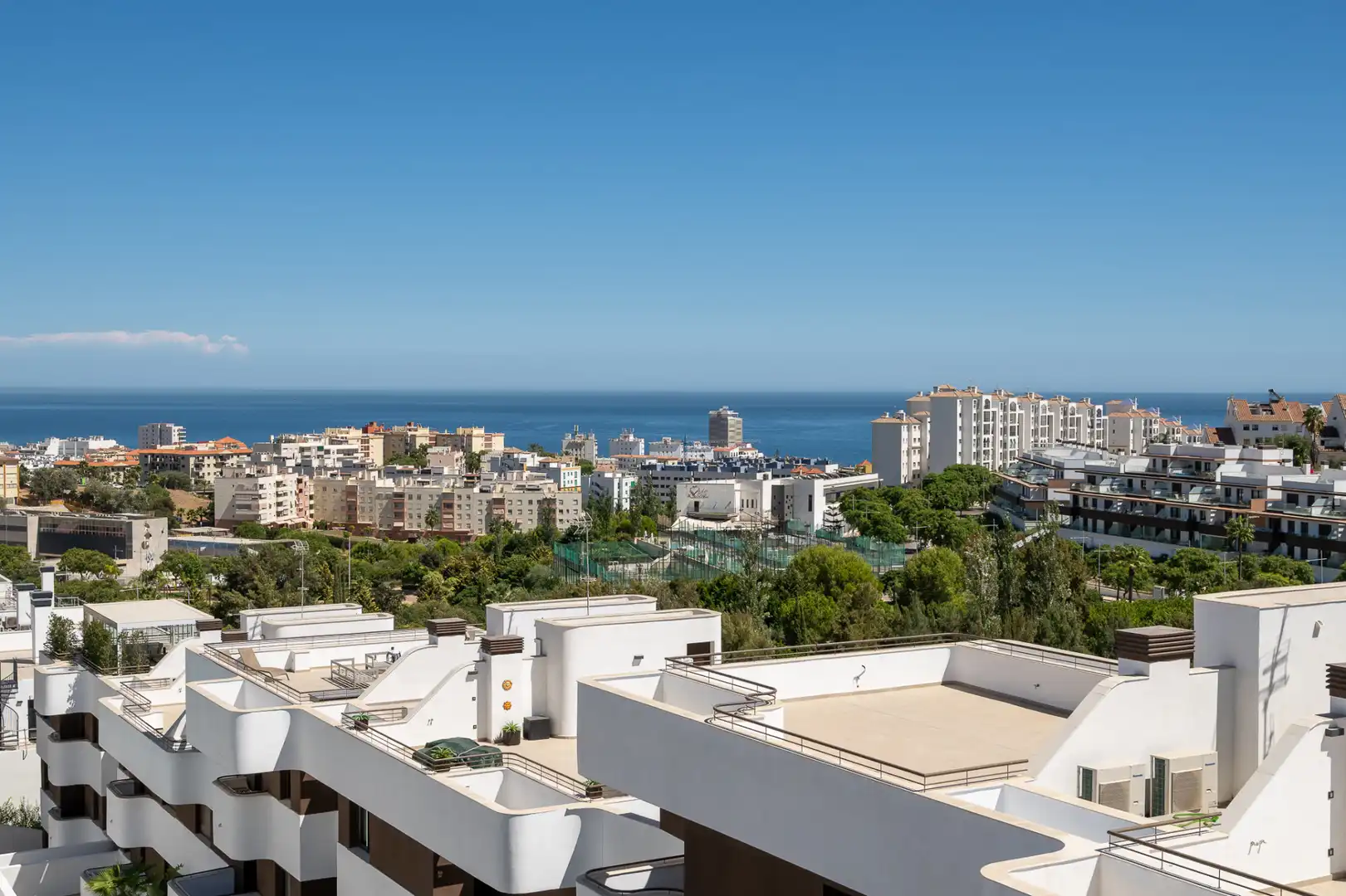 Vista exterior de Ático en venta en Estepona con Aire acondicionado, Terraza y Piscina
