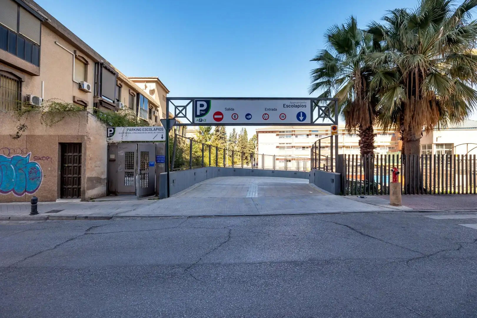 Parkplatz von Garage zum Verkauf in  Granada Capital