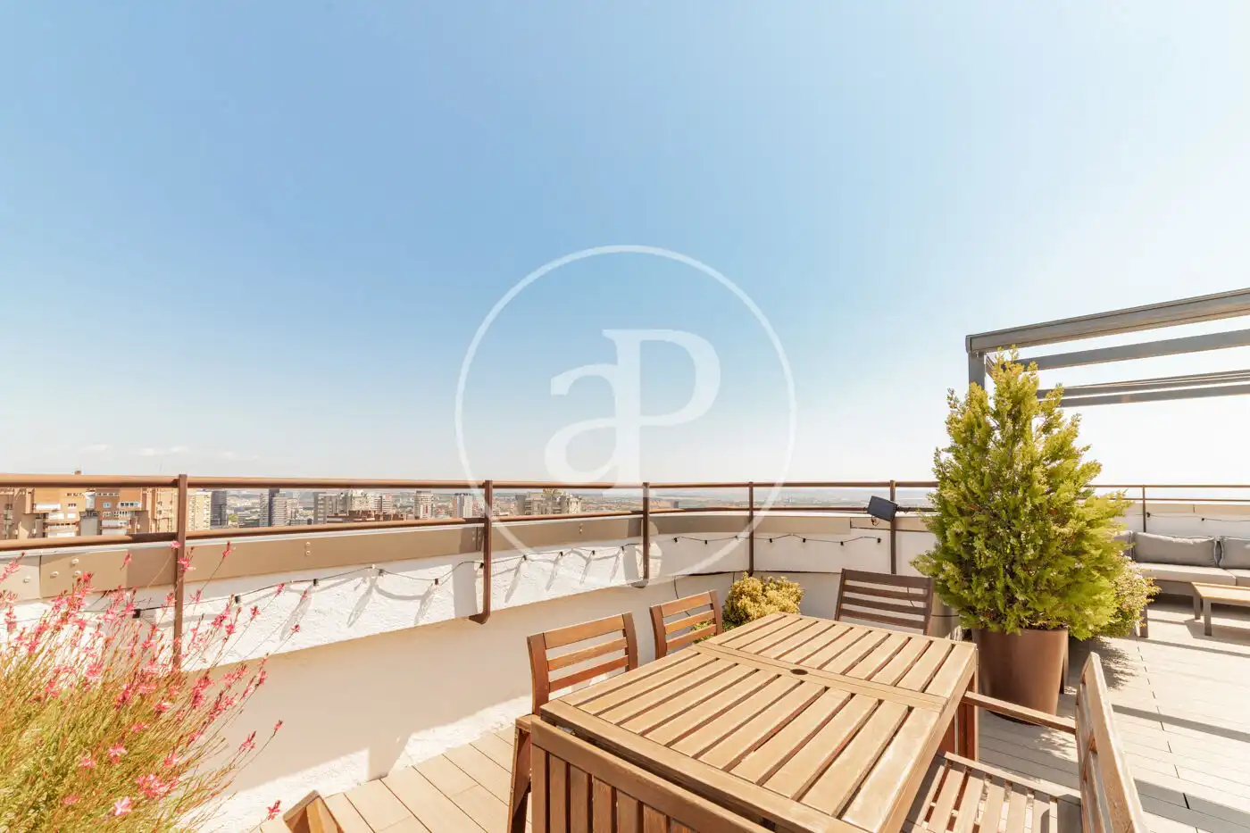 Terraza de Ático en venta en Madrid con Aire acondicionado, Calefacción y Jardín privado