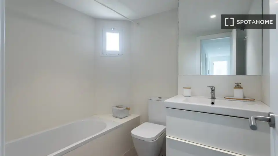 Baño de Piso de alquiler en Valencia con Aire acondicionado, Calefacción y Amueblado