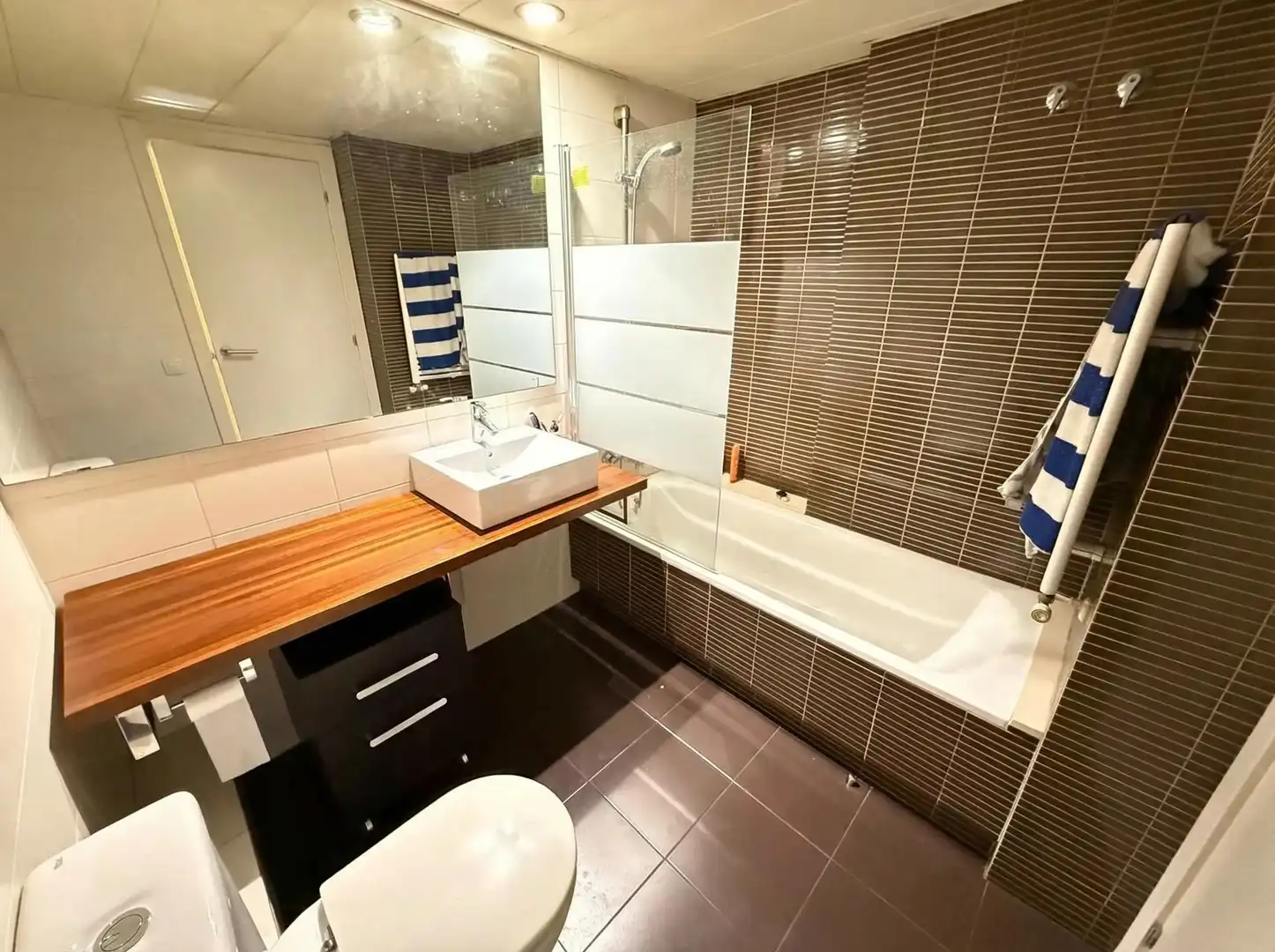 Bathroom of Flat for rent in Barcelona  with Air Conditioner, Heating and Parquet flooring