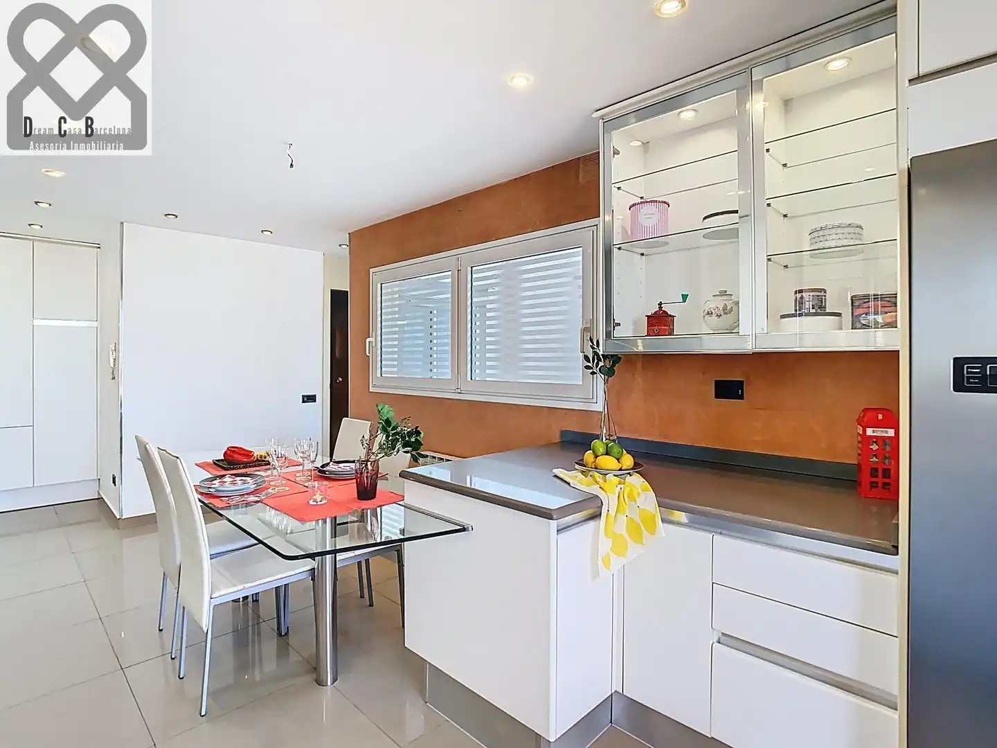 Küche von Dachboden zum Verkauf in Barcelona mit Heizung und Terrasse