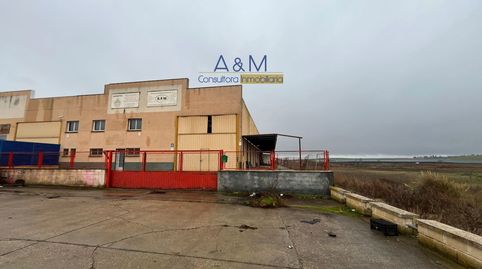 VENTA Y ALQUILER DE NAVE EN LA MORA
