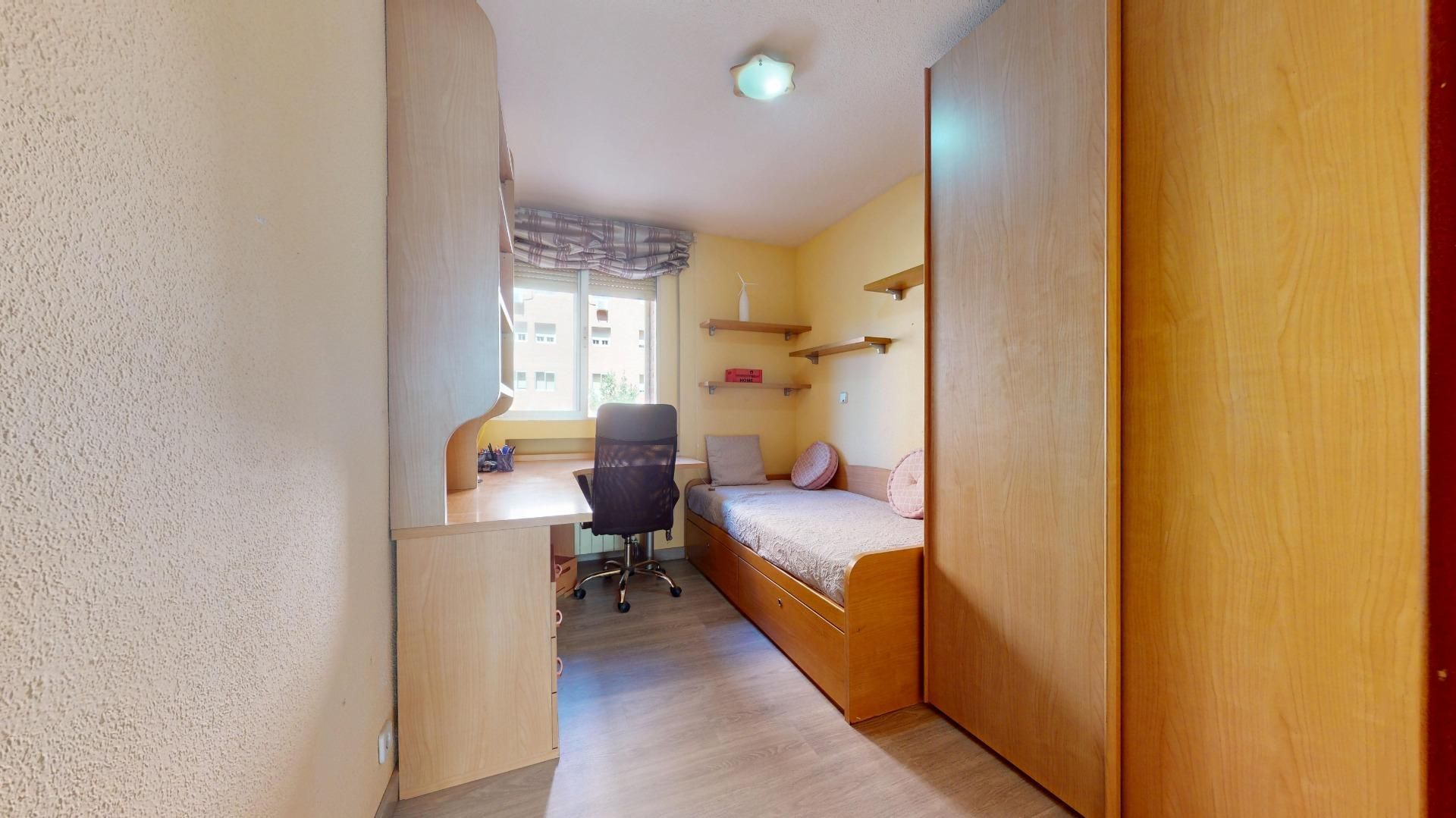 Habitación de Piso en venta en  Madrid Capital con Calefacción, Terraza y Balcón