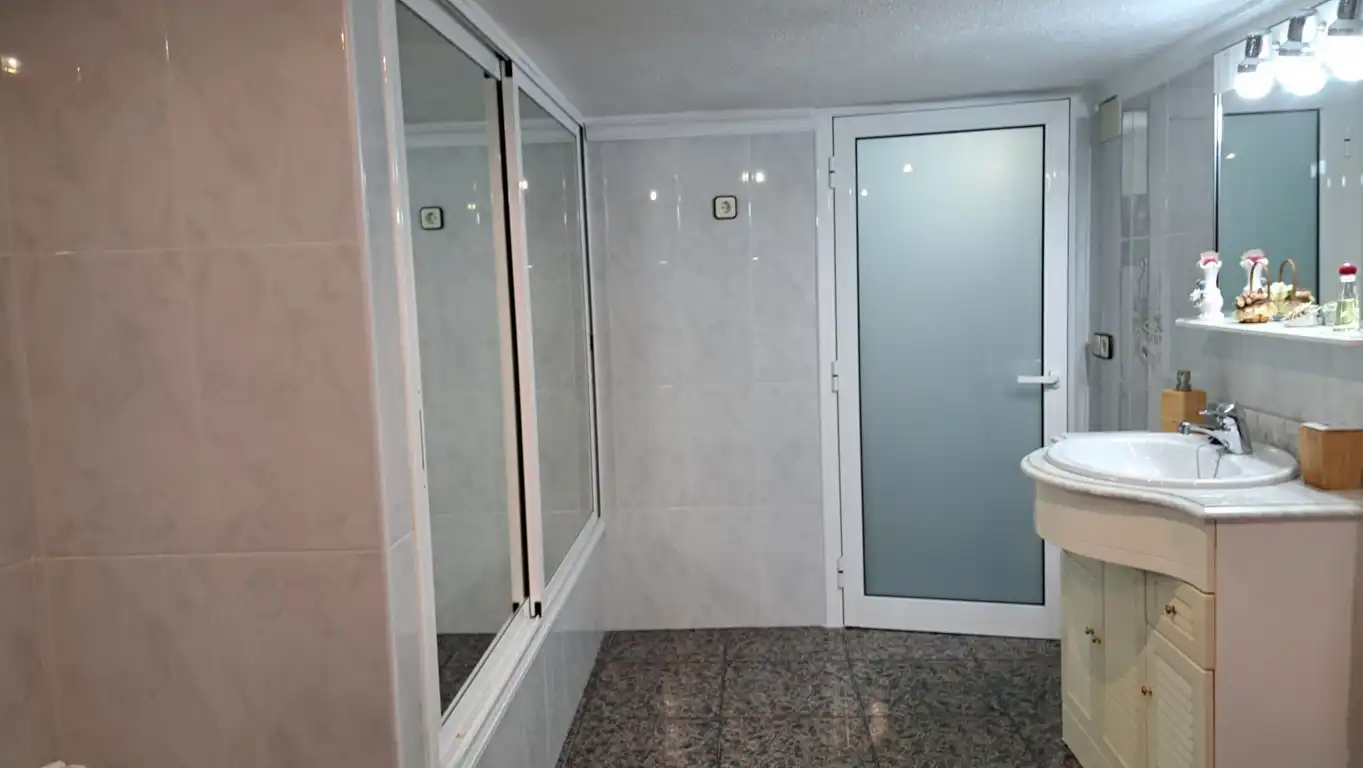 Baño de Casa o chalet en venta en Castellet i la Gornal con Aire acondicionado, Calefacción y Jardín privado