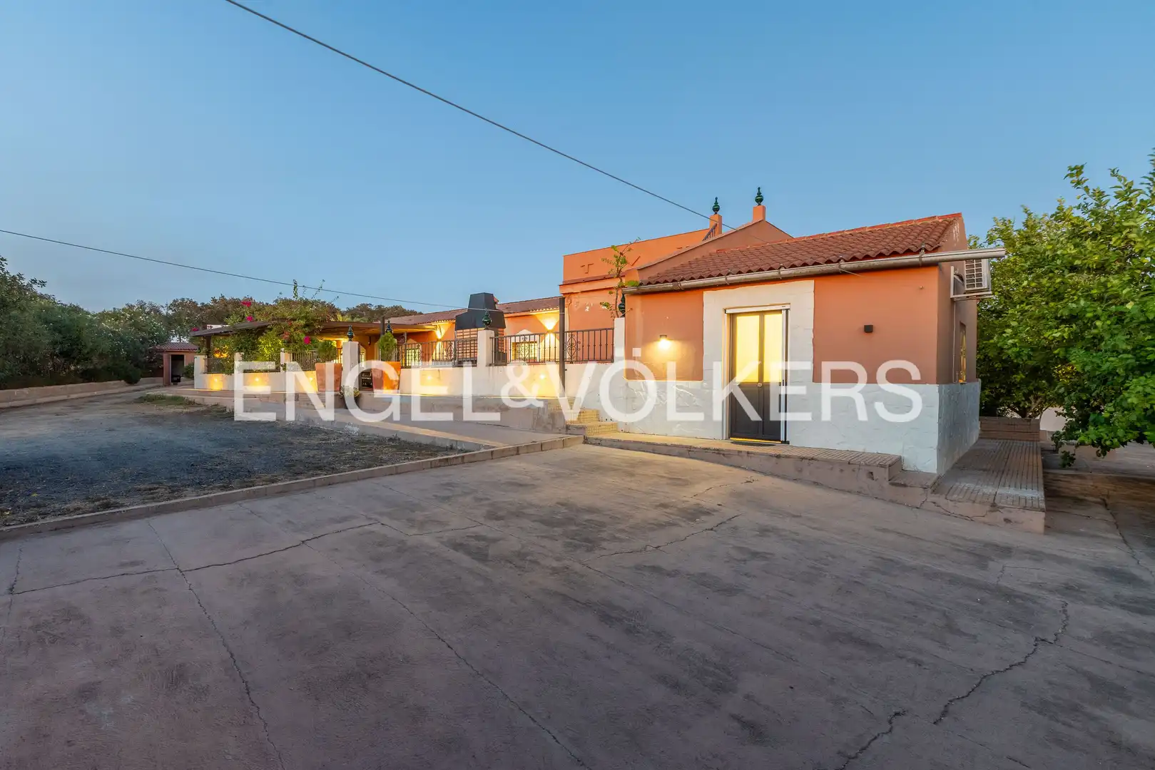 Exterior view of Country homes for sale in Calañas, Huelva