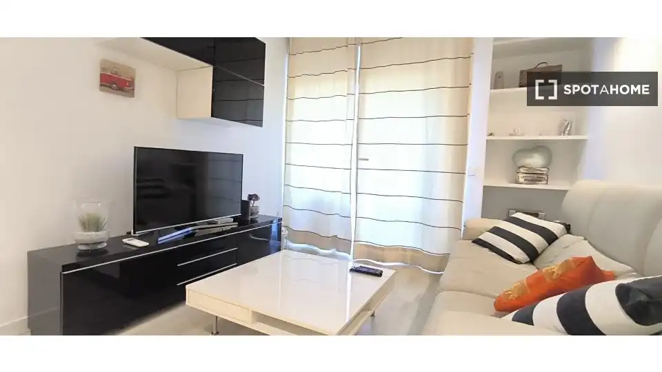 Living room of Flat for rent in Madrid  with Air Conditioner, Heating and Furnished