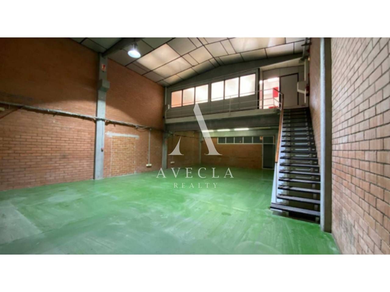 Nau industrial de lloguer en  Barcelona Capital amb Calefacció