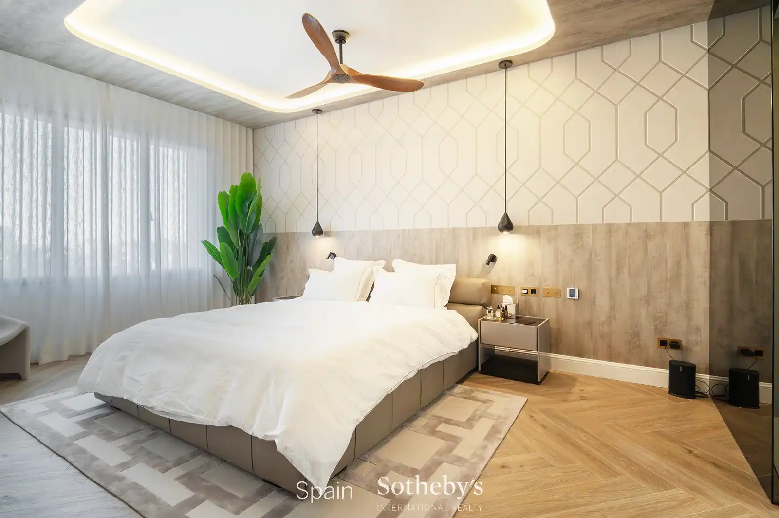 Bedroom of Attic for sale in Madrid  with Air Conditioner, Terrace and Storage room