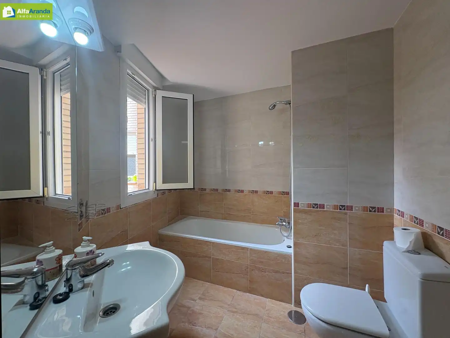 Bany de Apartament en venda en Aranda de Duero amb Calefacció