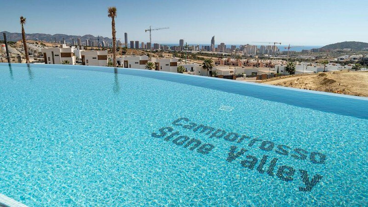 Piscina de Pis de lloguer en La Nucia amb Aire condicionat, Terrassa i Moblat