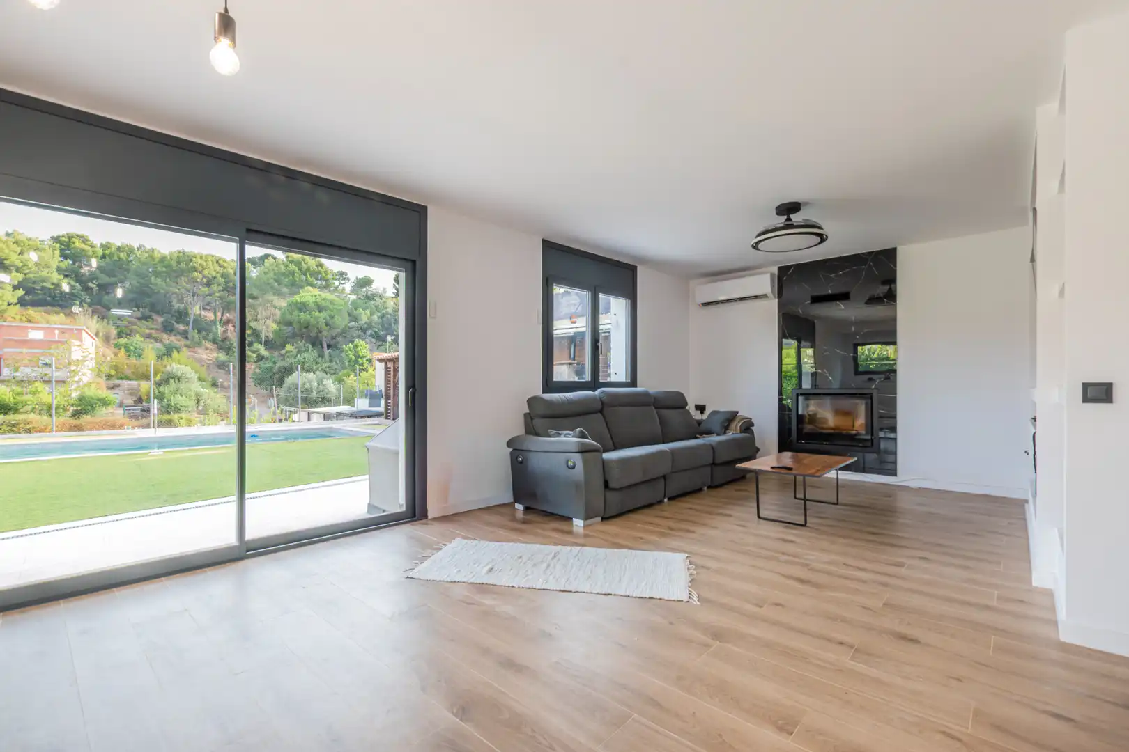 Sala d'estar de Casa o xalet en venda en Terrassa amb Aire condicionat, Calefacció i Jardí privat