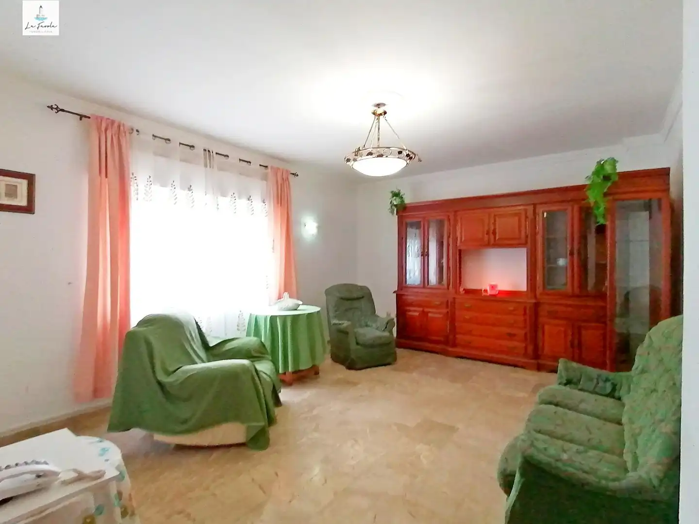 Sala d'estar de Casa adosada en venda en Cártama amb Aire condicionat i Traster