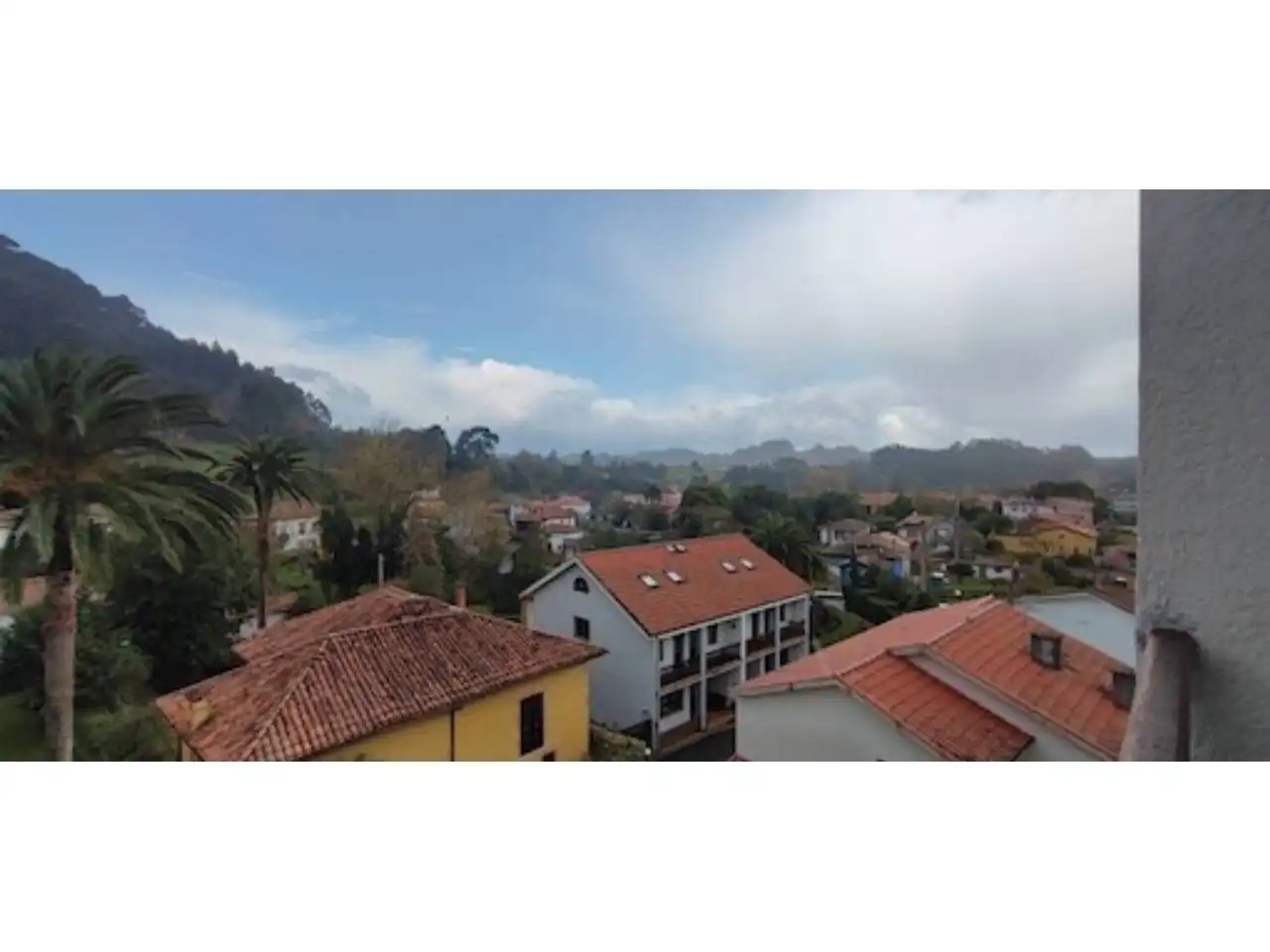 Außenansicht von Einfamilien-Reihenhaus zum Verkauf in Llanes mit Heizung, Privatgarten und Terrasse