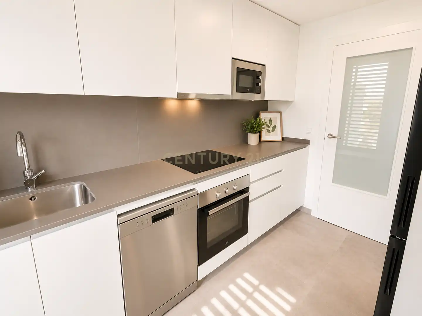 Cuina de Apartament de lloguer en Valencia amb Aire condicionat, Jardí privat i Forn