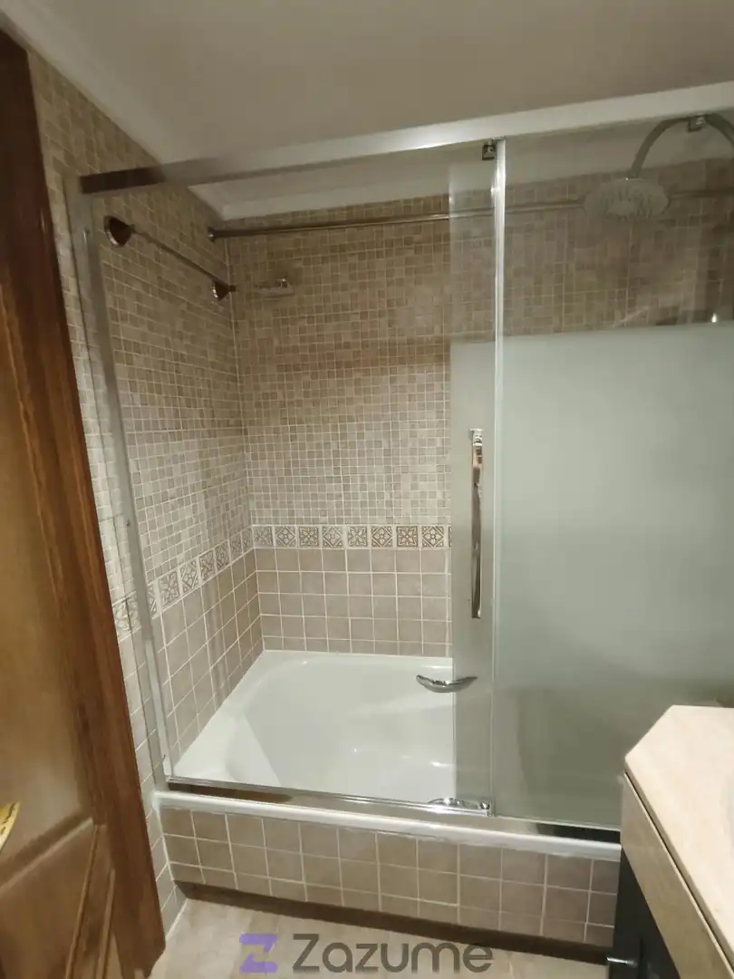 Badezimmer von Wohnungen zur Miete in Madrid mit Klimaanlage, Heizung und Privatgarten