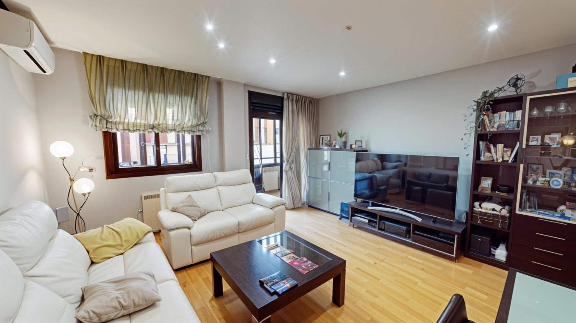 Sala d'estar de Apartament en venda en Alcalá de Henares amb Aire condicionat, Calefacció i Traster
